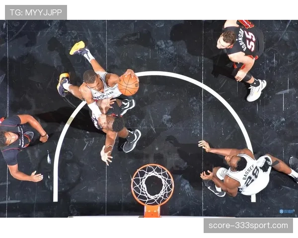 NBA合理冲撞区是什么？关于篮下无犯规接触的完整解析